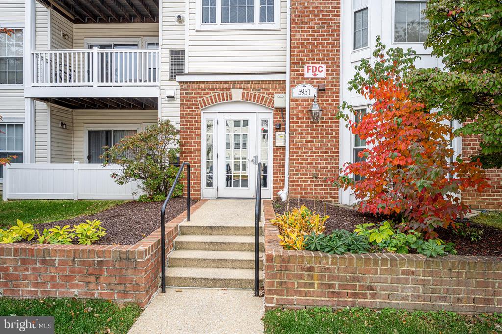 5951 MILLRACE COURT C-104
