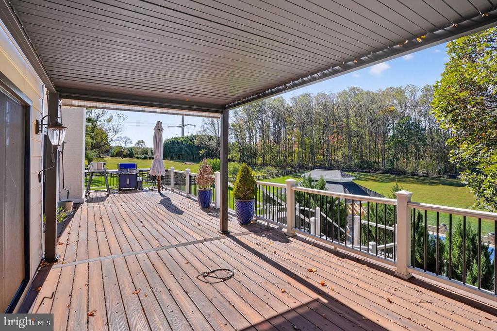 7652 GREENDELL LANE