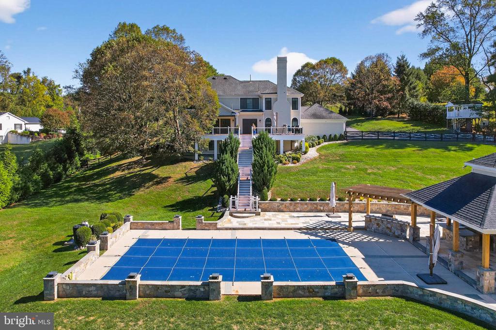 7652 GREENDELL LANE