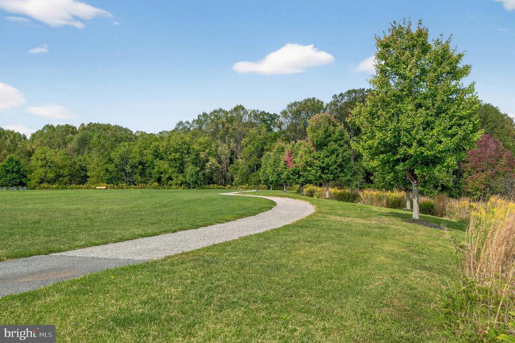 7652 GREENDELL LANE