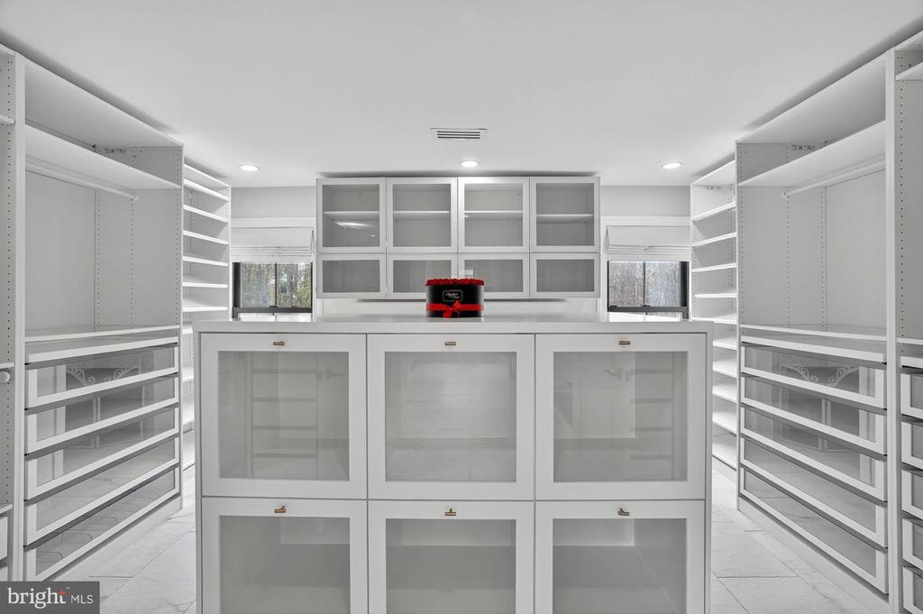 7652 GREENDELL LANE