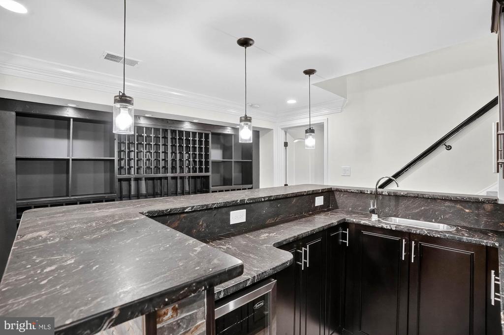7652 GREENDELL LANE