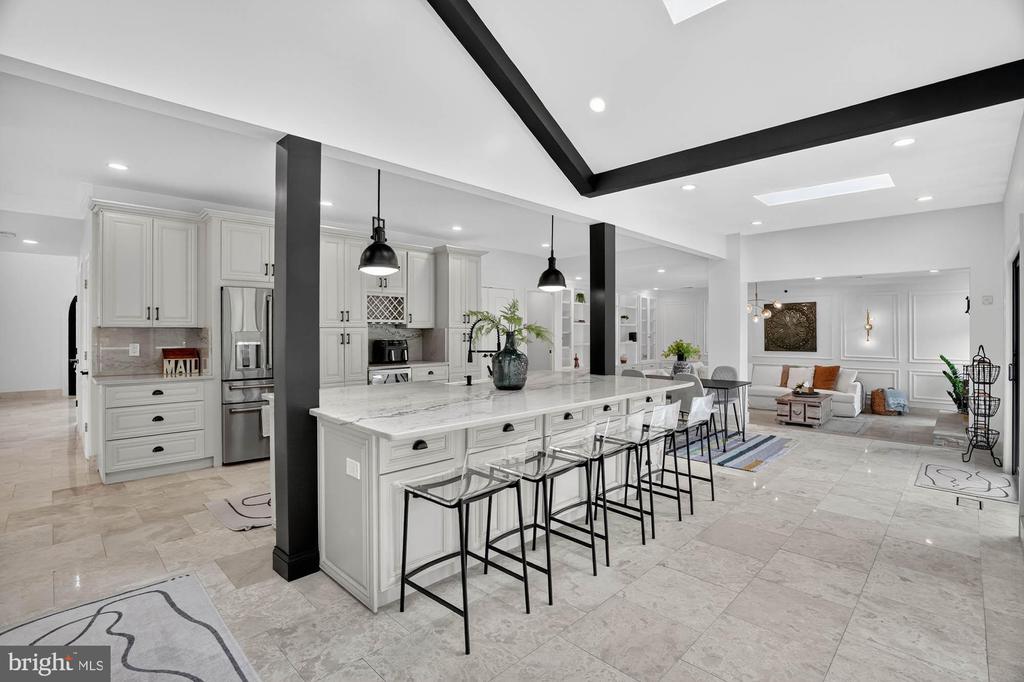 7652 GREENDELL LANE
