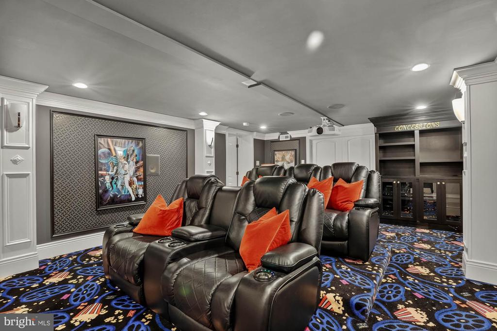 7652 GREENDELL LANE