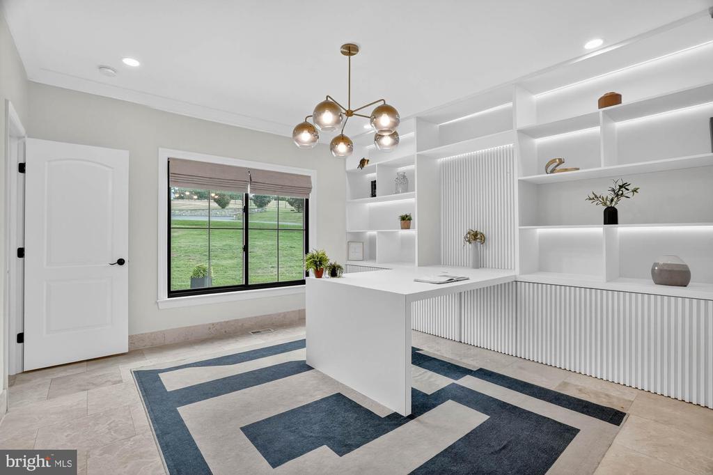 7652 GREENDELL LANE