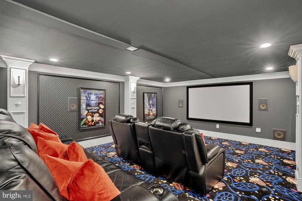 7652 GREENDELL LANE