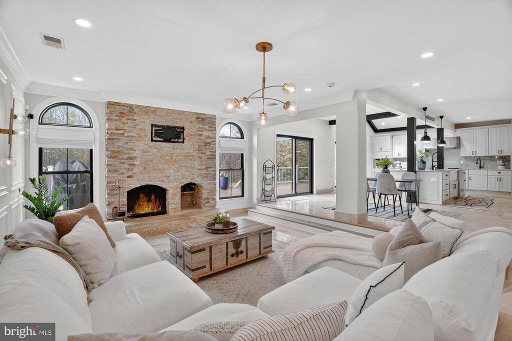 7652 GREENDELL LANE