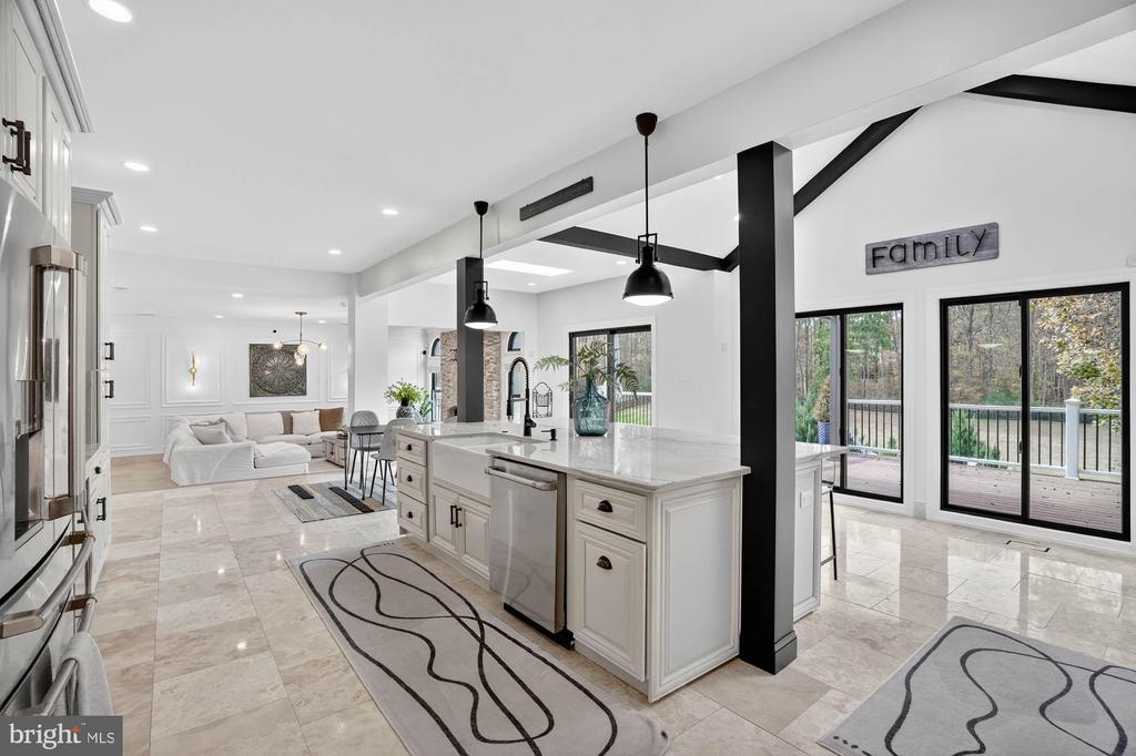 7652 GREENDELL LANE