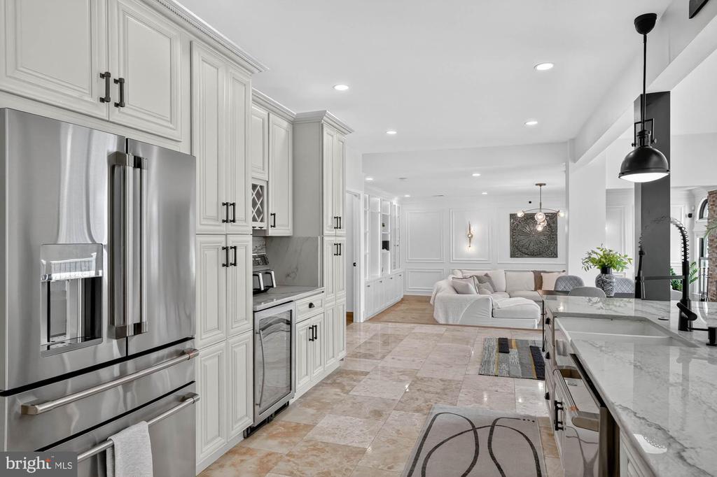 7652 GREENDELL LANE