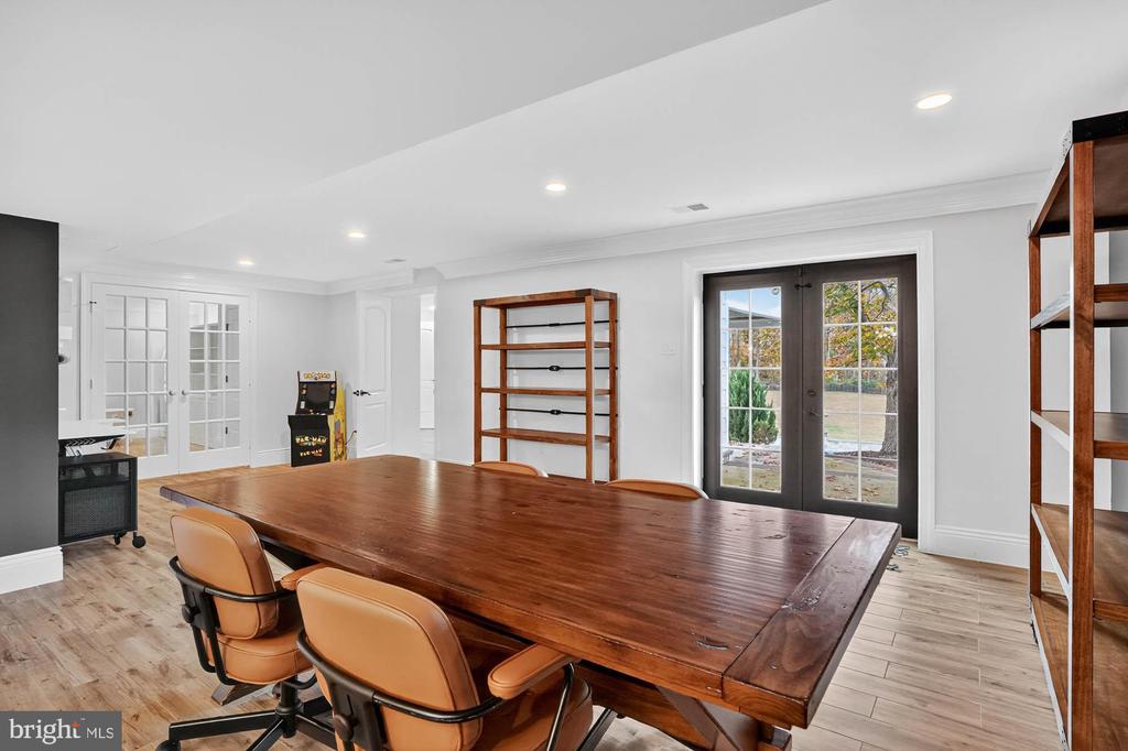 7652 GREENDELL LANE