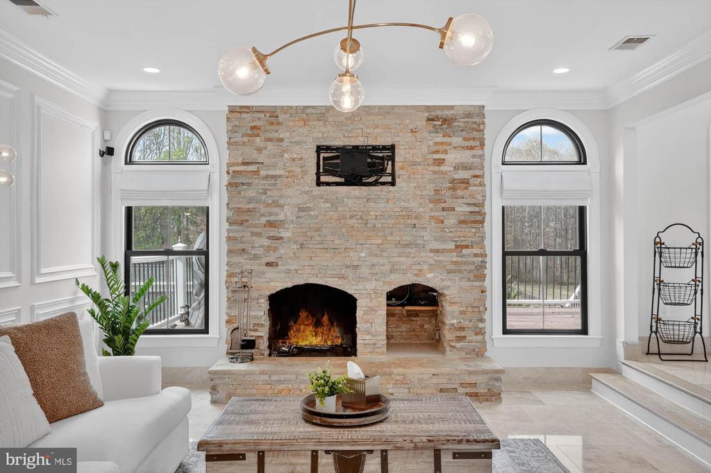 7652 GREENDELL LANE