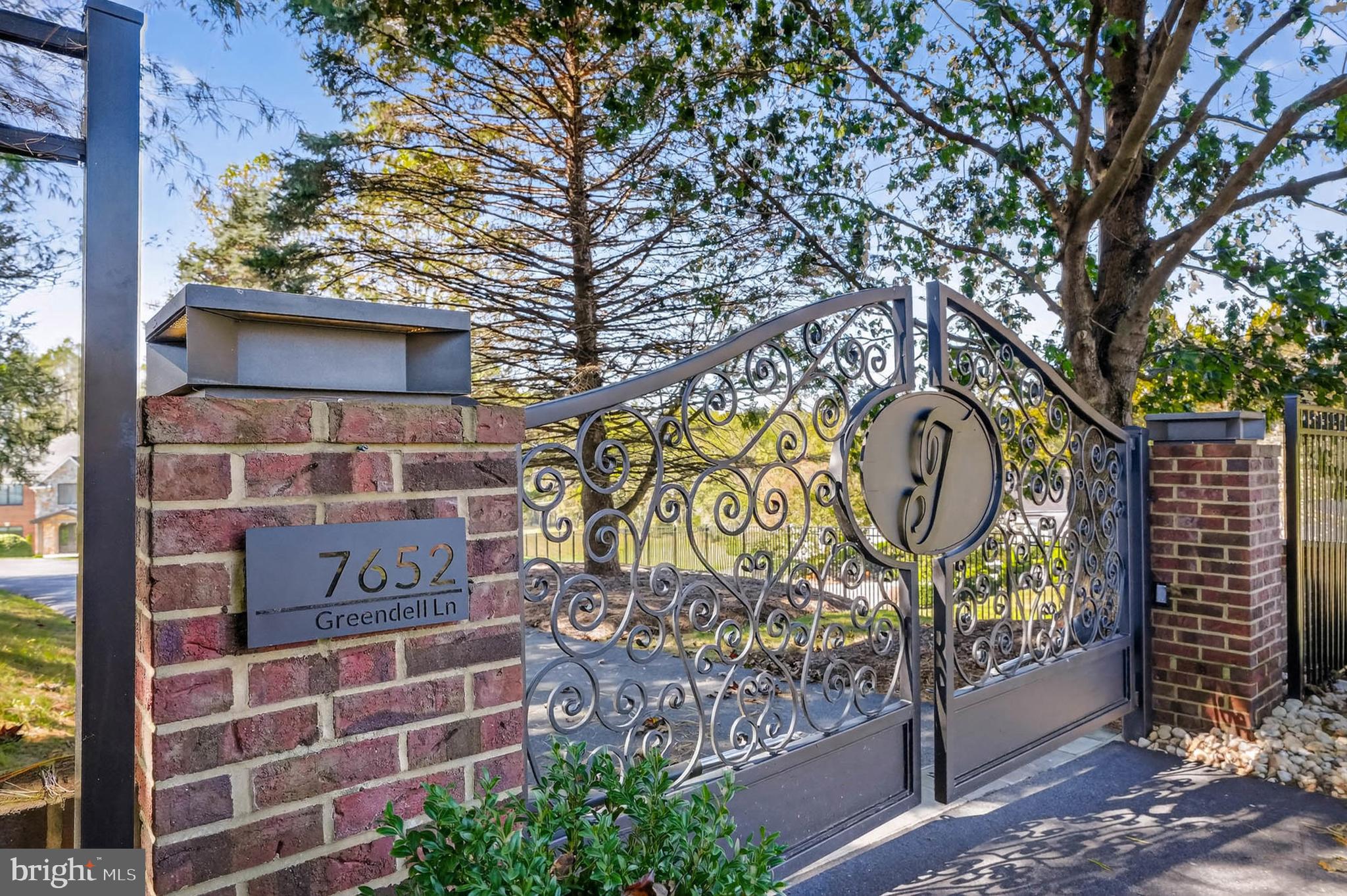 7652 GREENDELL LANE
