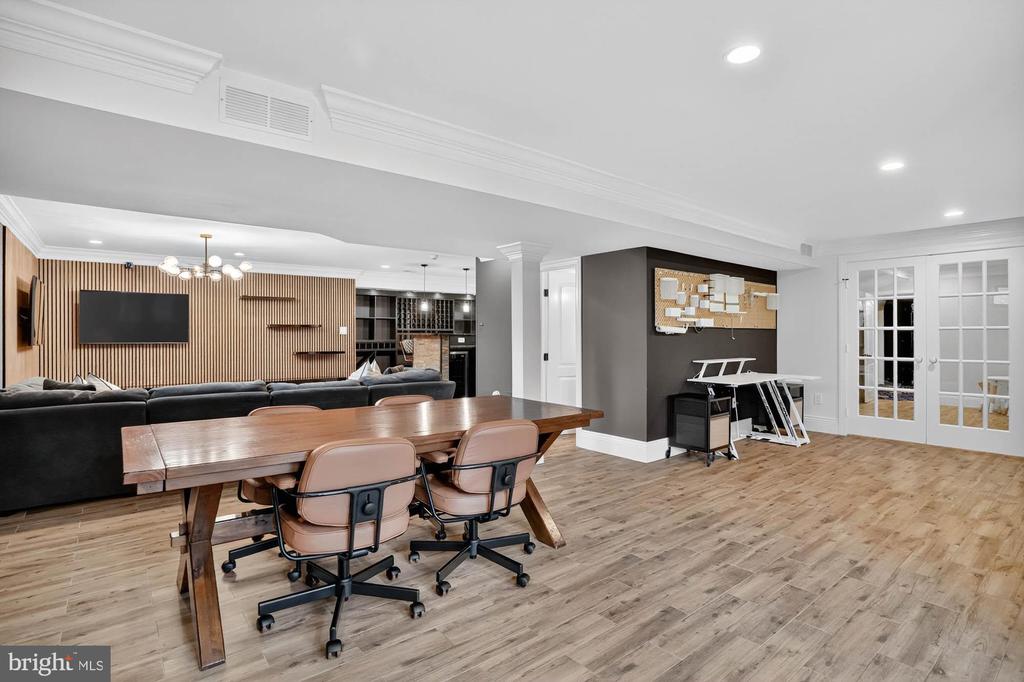 7652 GREENDELL LANE
