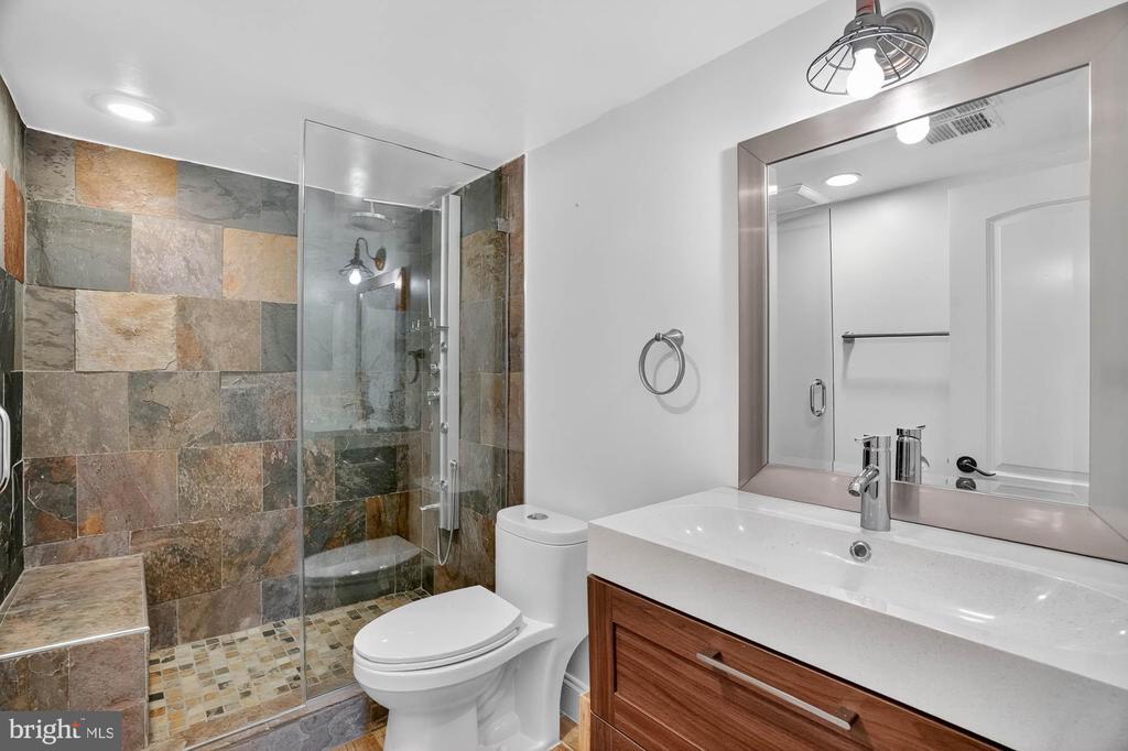 7652 GREENDELL LANE