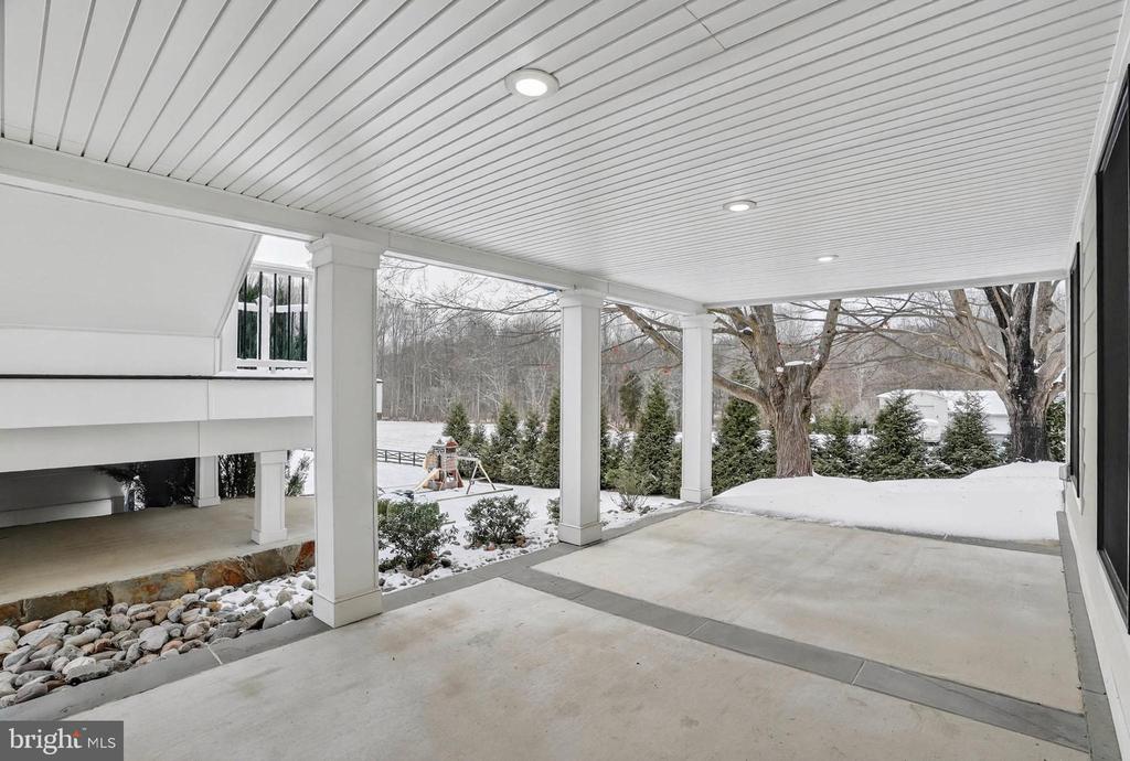 7652 GREENDELL LANE