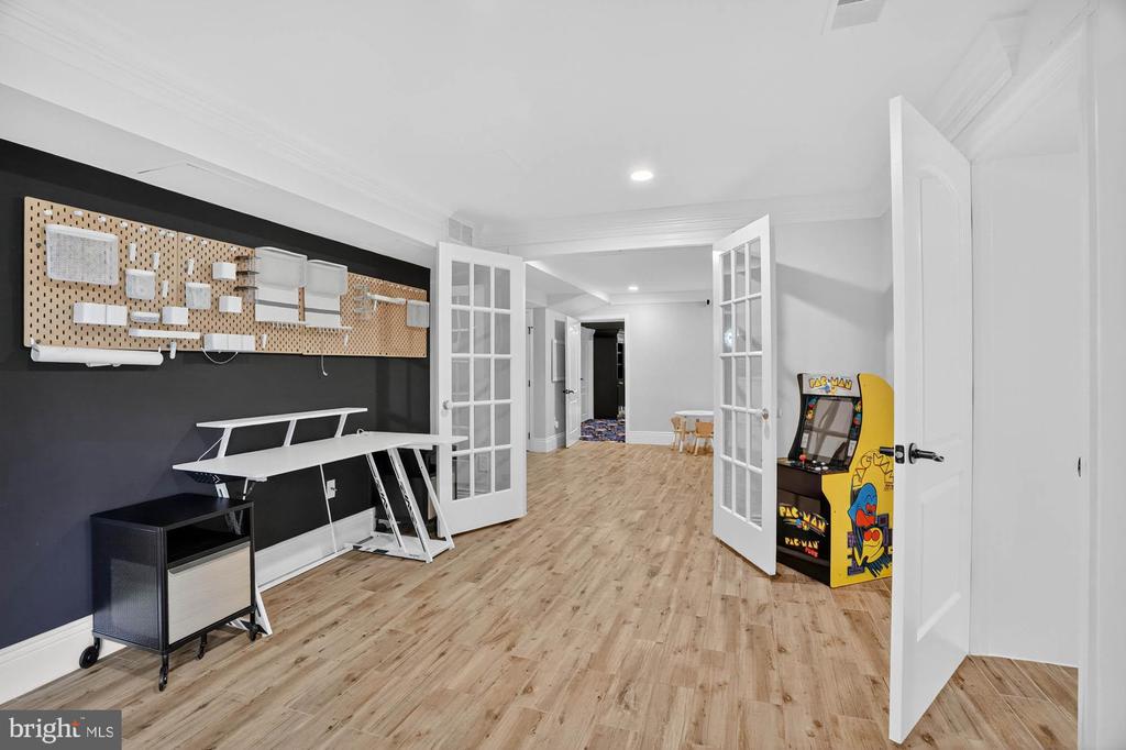 7652 GREENDELL LANE