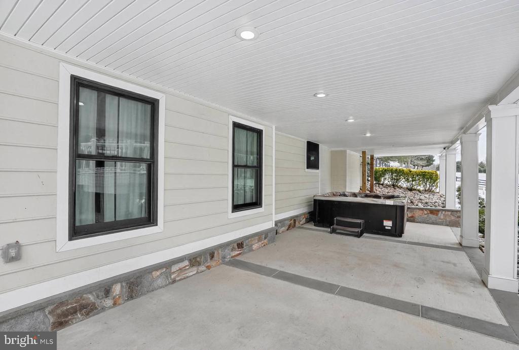 7652 GREENDELL LANE