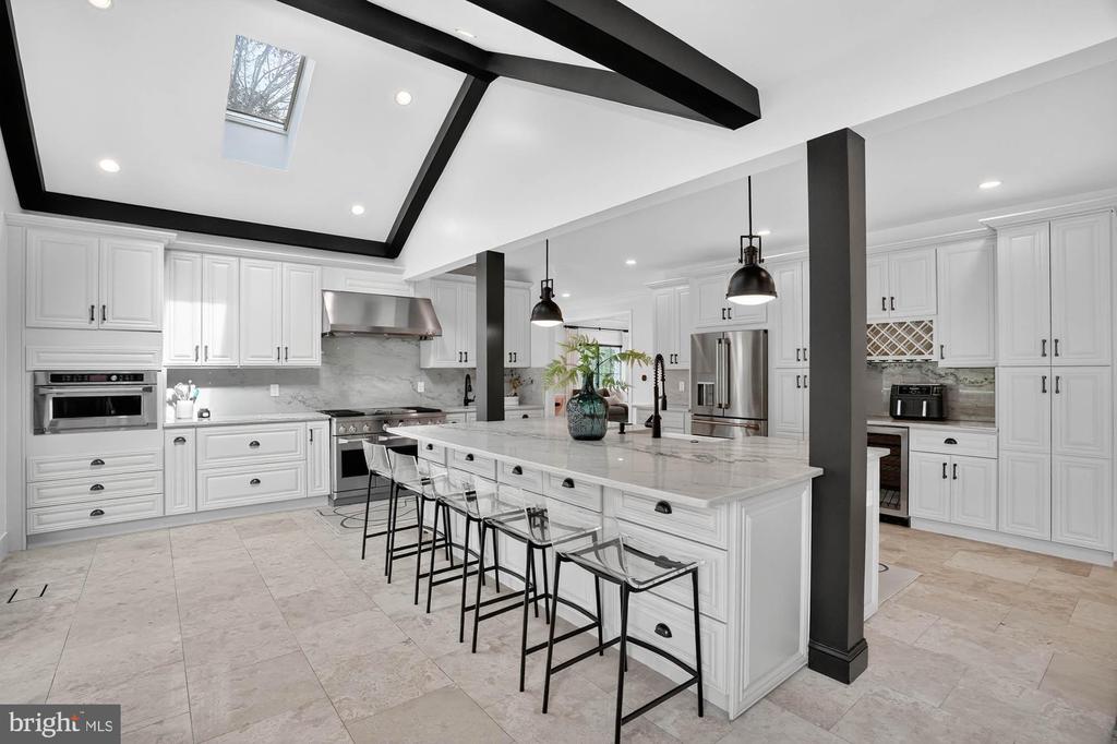 7652 GREENDELL LANE