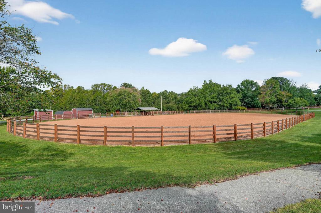 7652 GREENDELL LANE