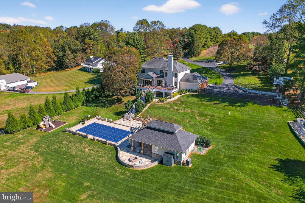 7652 GREENDELL LANE