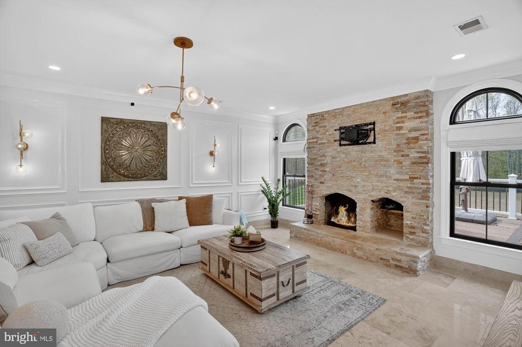 7652 GREENDELL LANE