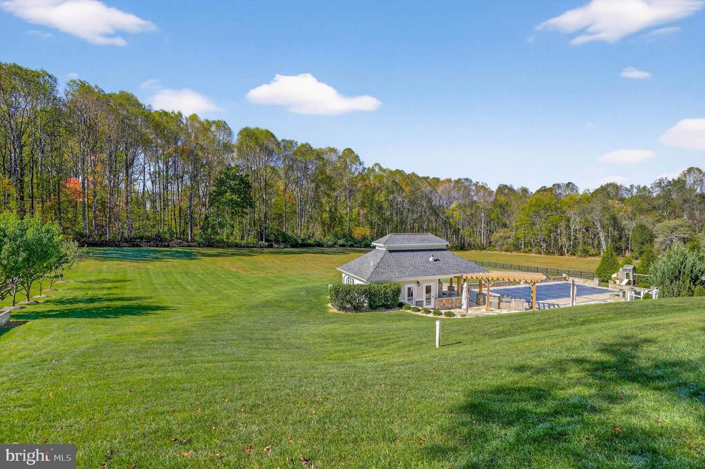 7652 GREENDELL LANE