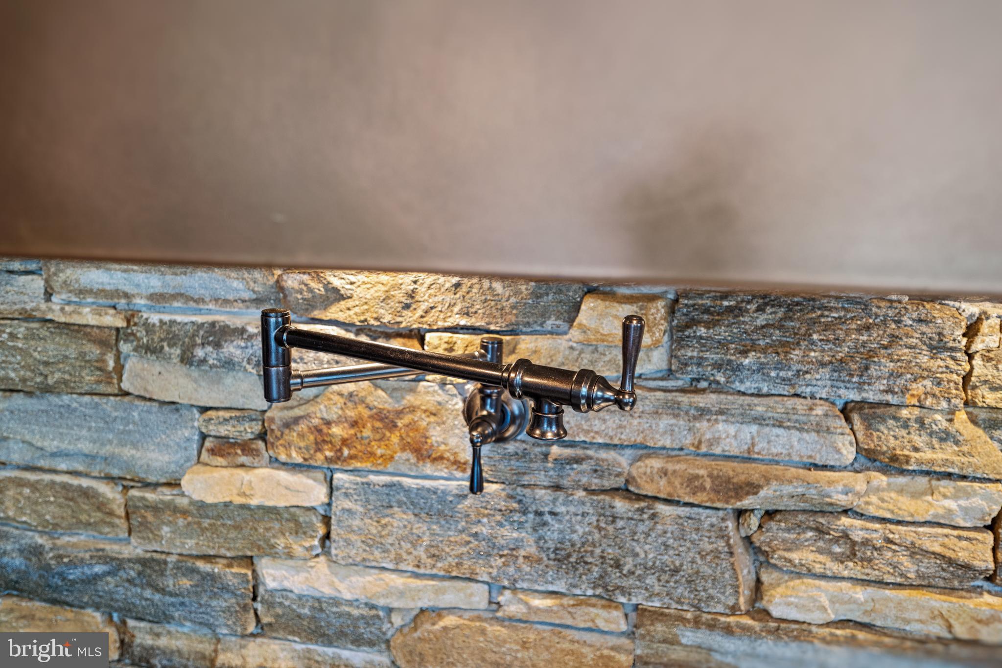 13738 LAKESIDE DRIVE