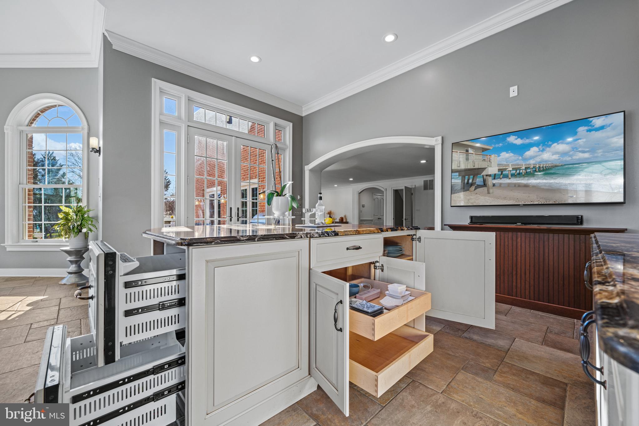 13738 LAKESIDE DRIVE