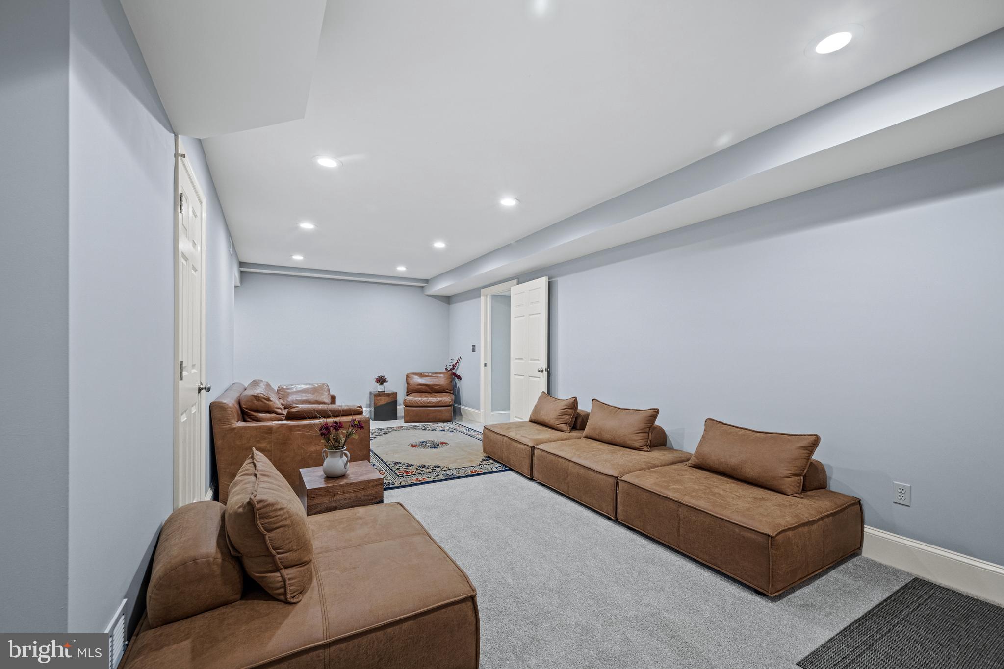 13738 LAKESIDE DRIVE