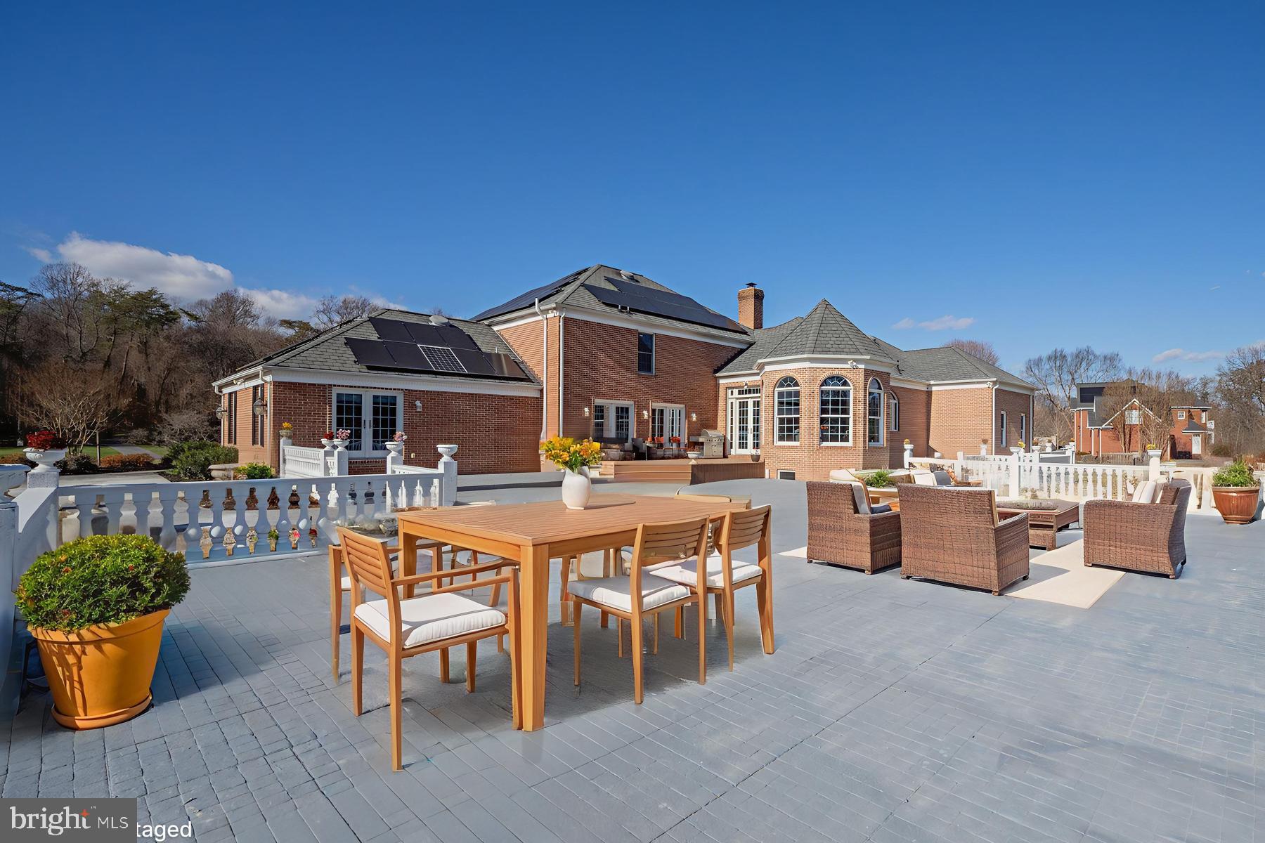 13738 LAKESIDE DRIVE