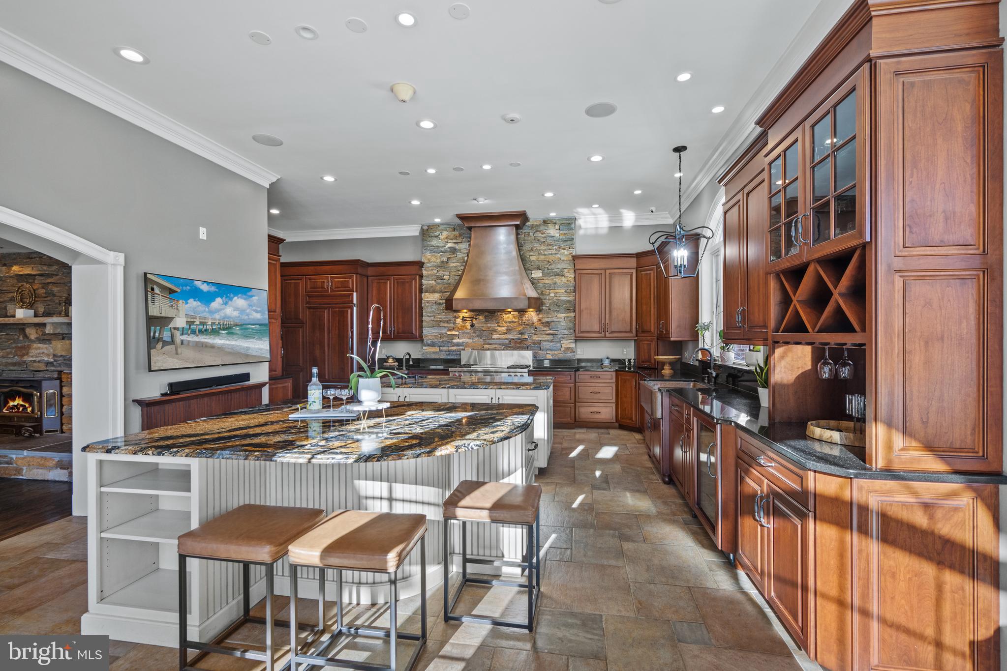 13738 LAKESIDE DRIVE