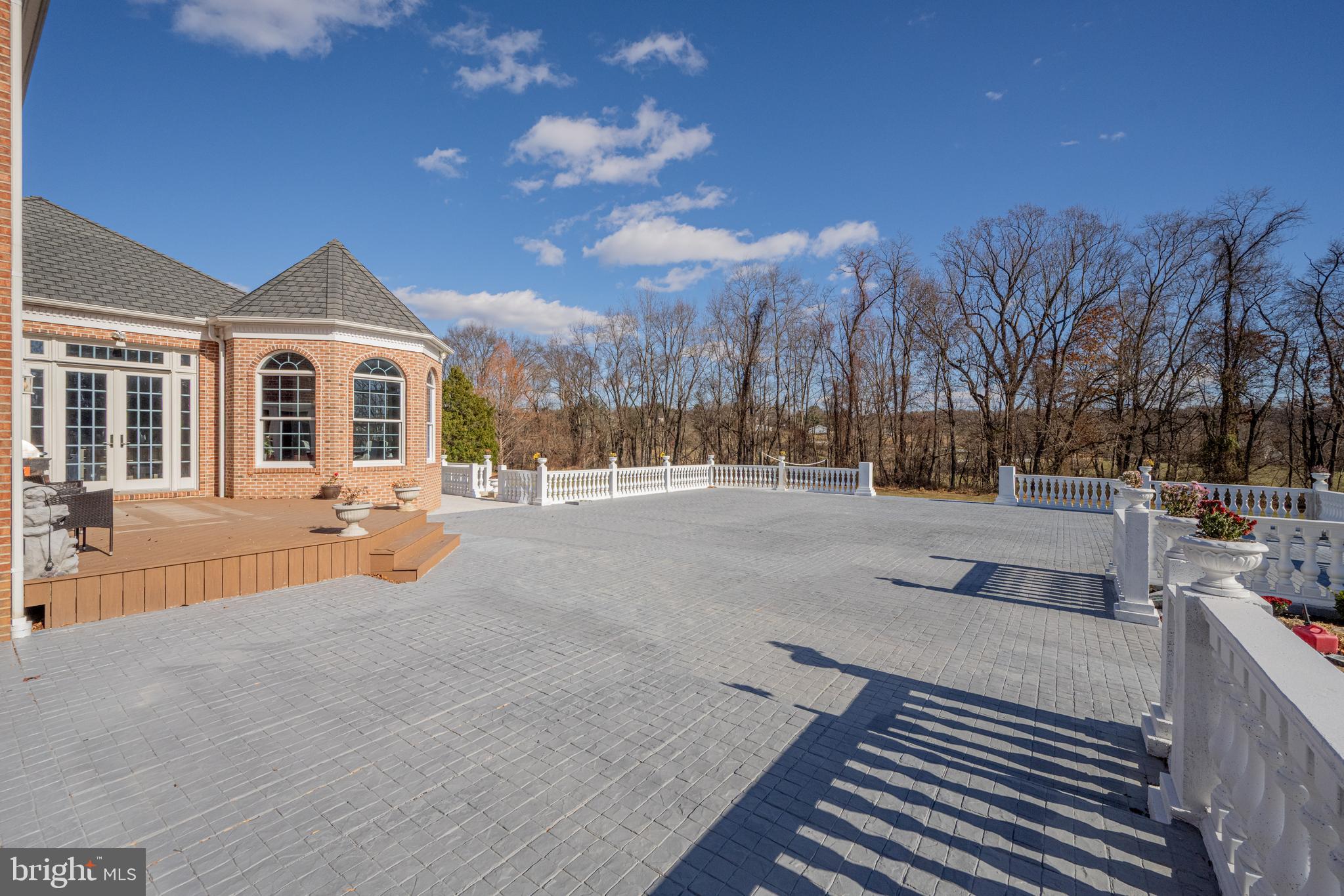 13738 LAKESIDE DRIVE