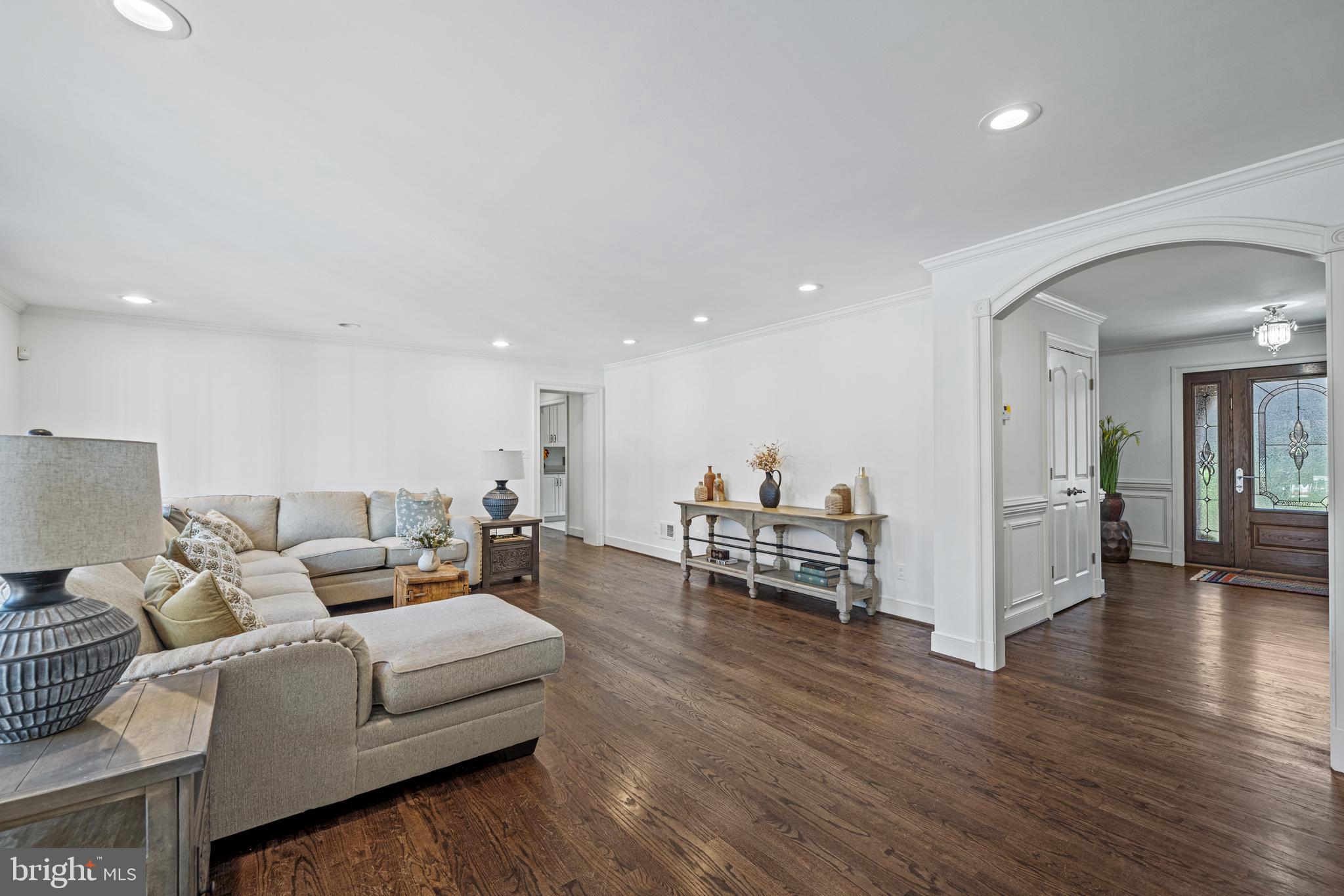 13738 LAKESIDE DRIVE