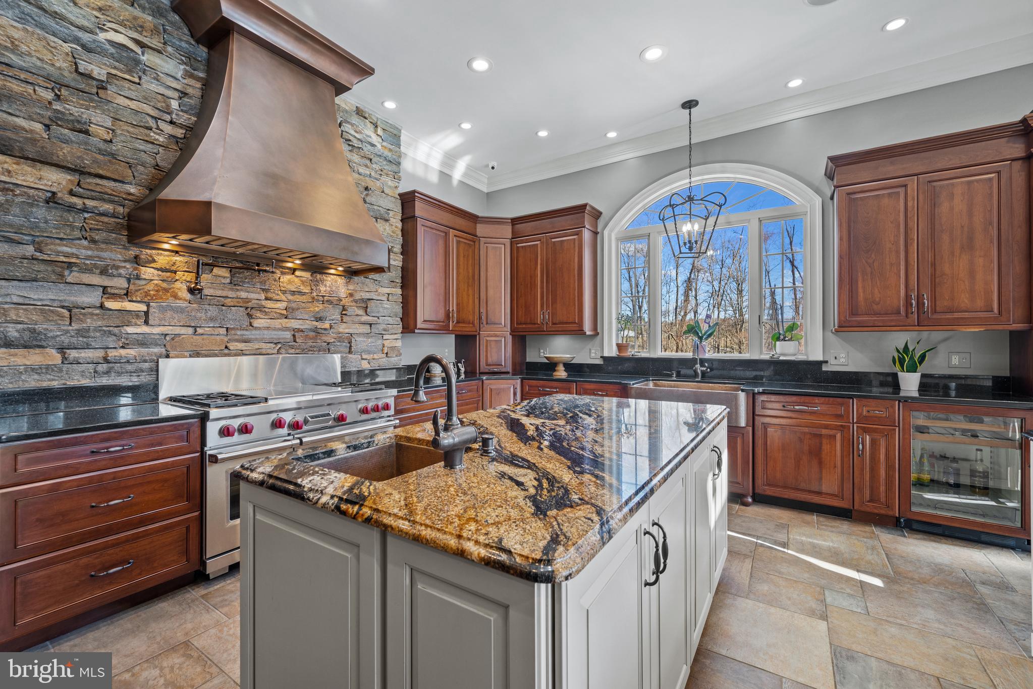 13738 LAKESIDE DRIVE