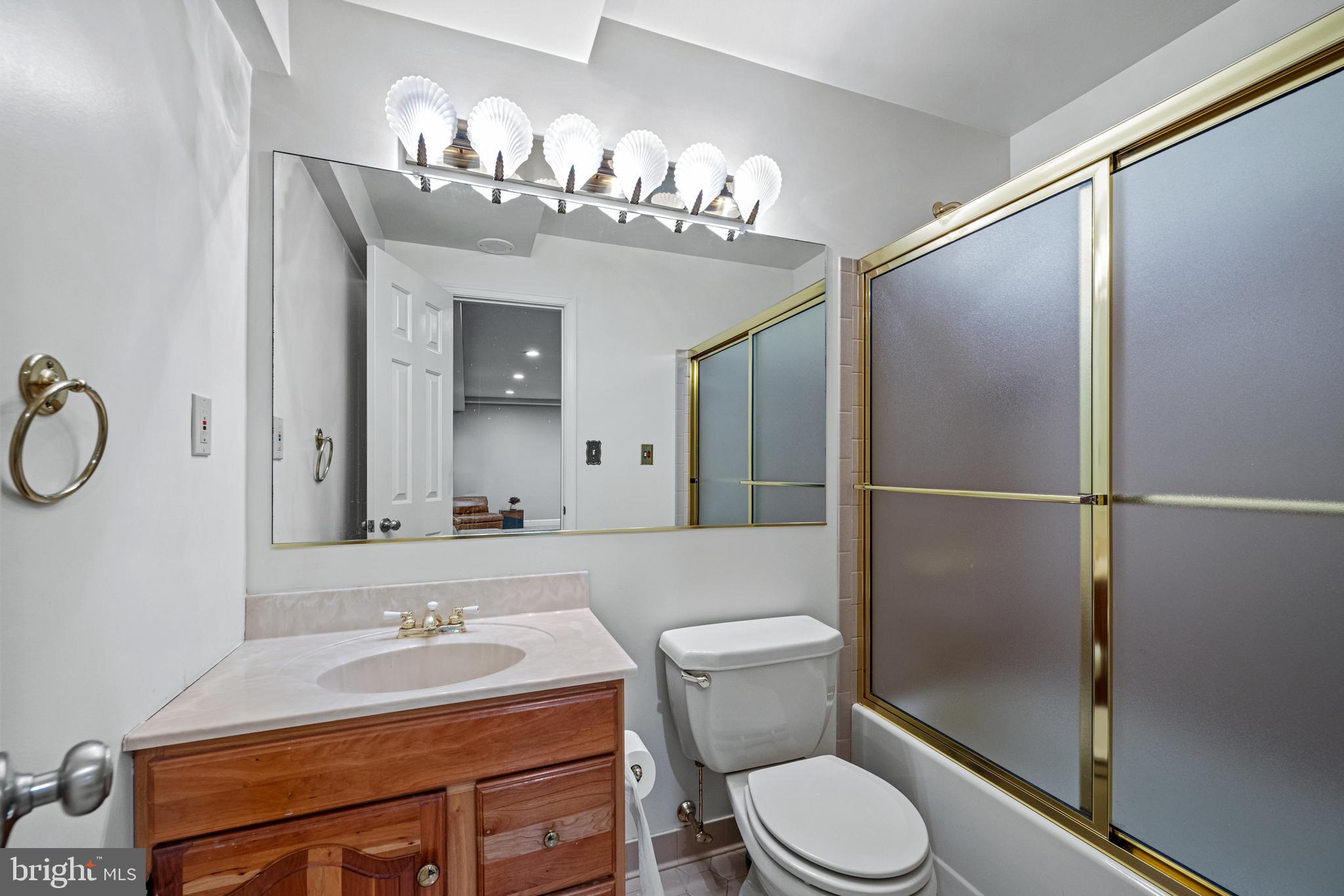 13738 LAKESIDE DRIVE