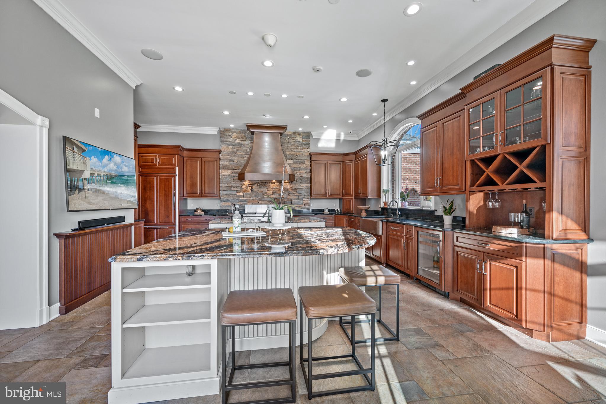 13738 LAKESIDE DRIVE