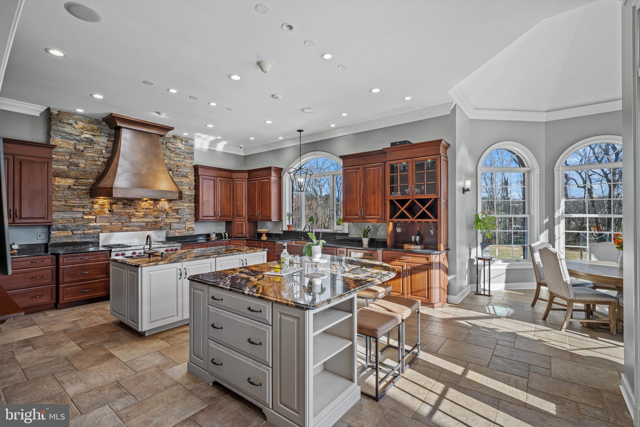 13738 LAKESIDE DRIVE