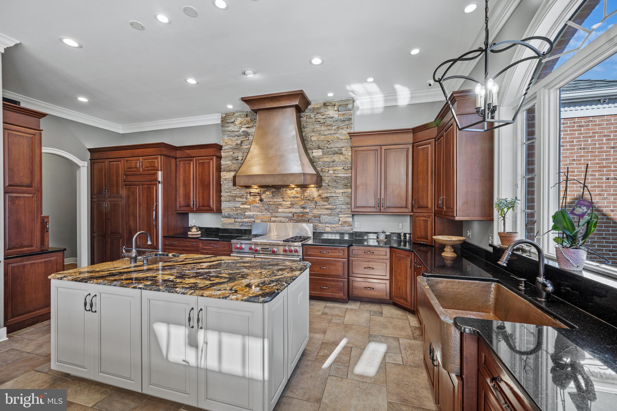 13738 LAKESIDE DRIVE