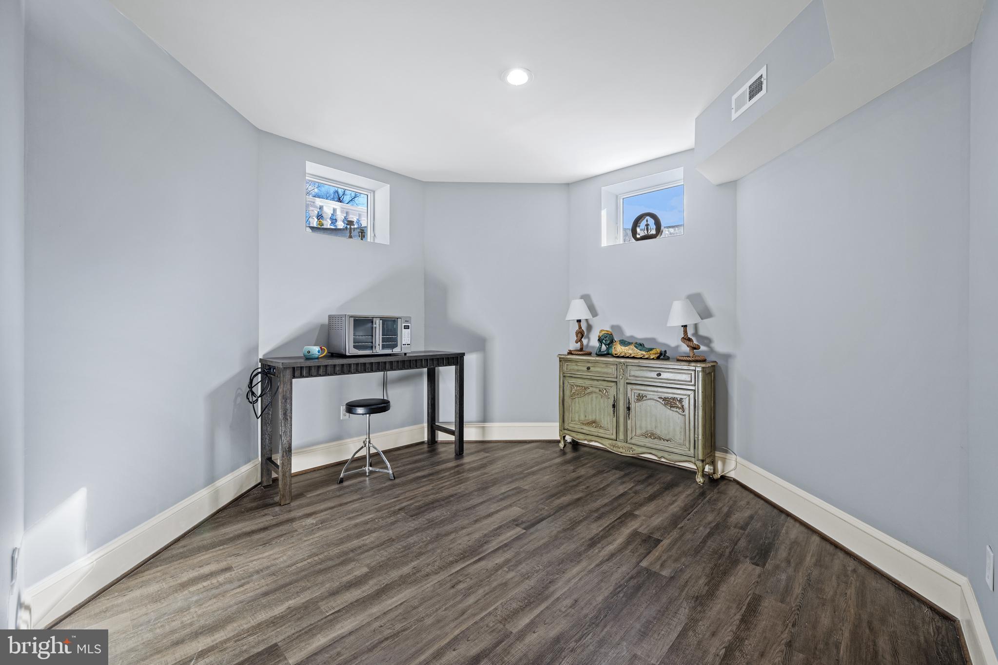 13738 LAKESIDE DRIVE