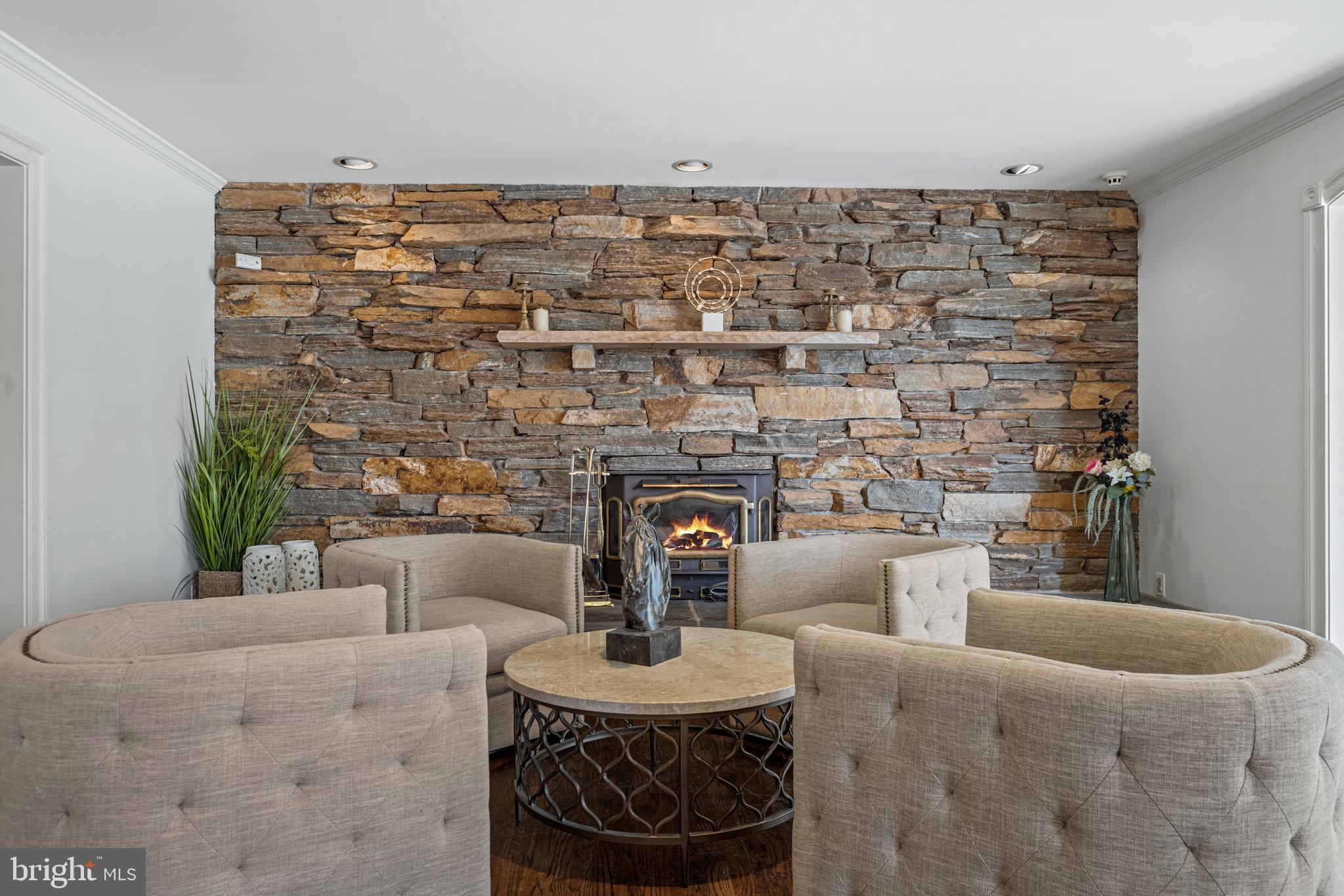 13738 LAKESIDE DRIVE