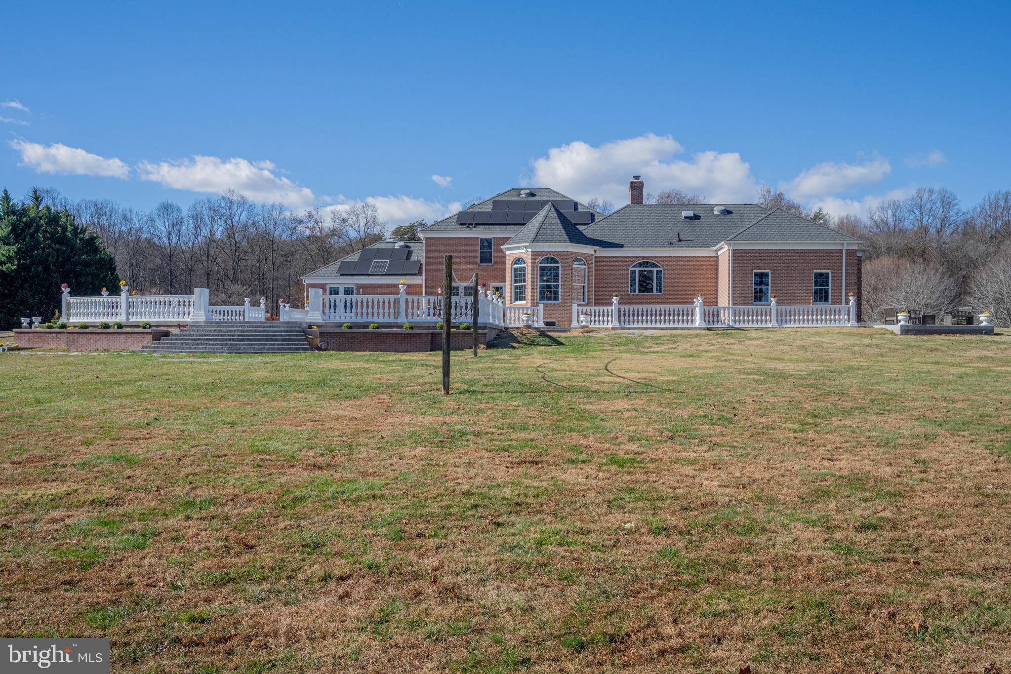 13738 LAKESIDE DRIVE