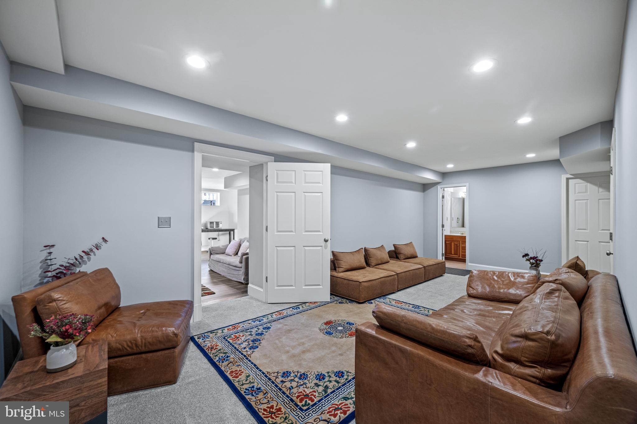 13738 LAKESIDE DRIVE