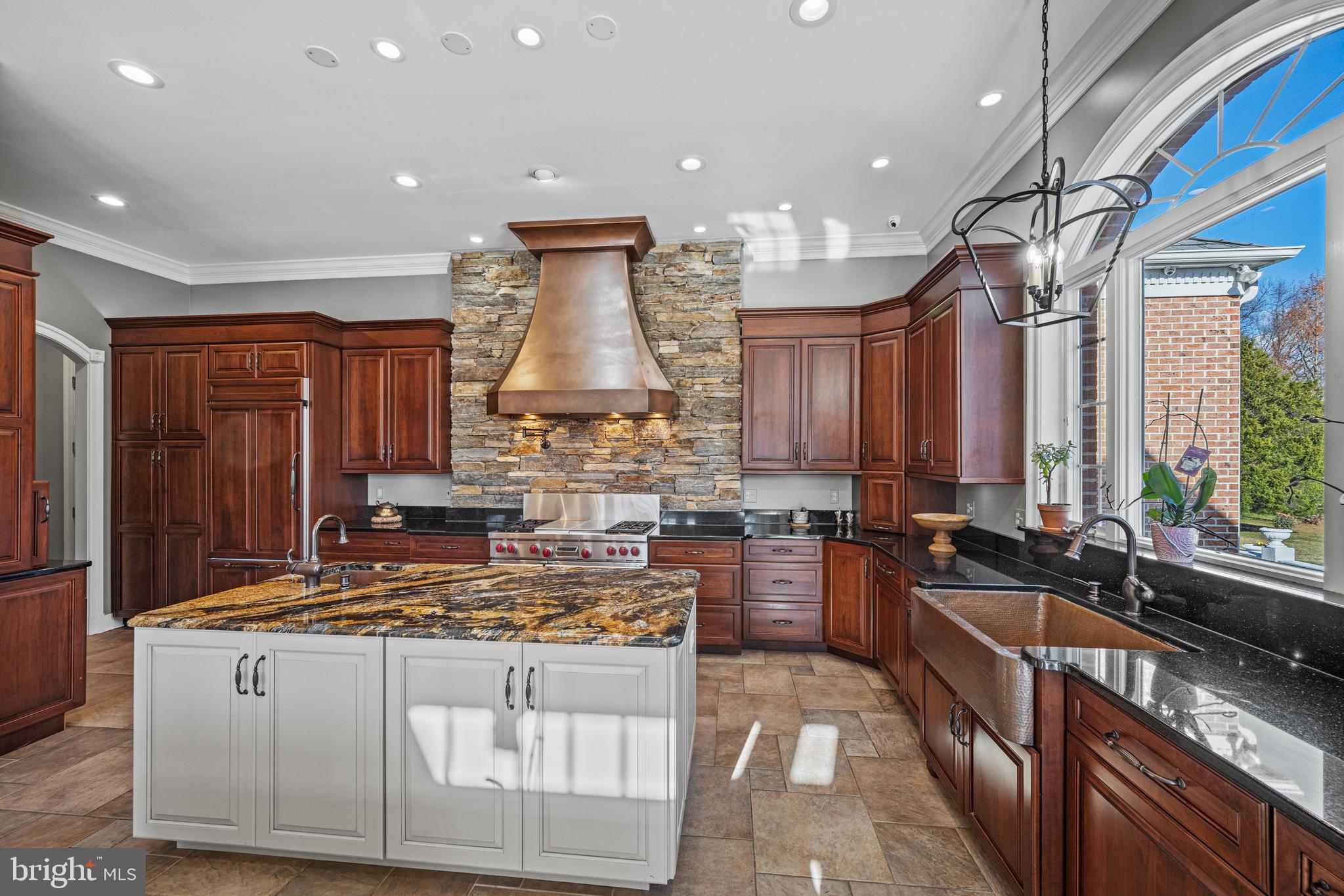 13738 LAKESIDE DRIVE