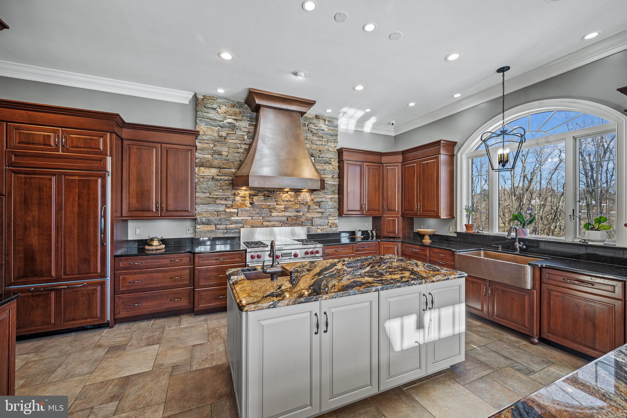 13738 LAKESIDE DRIVE