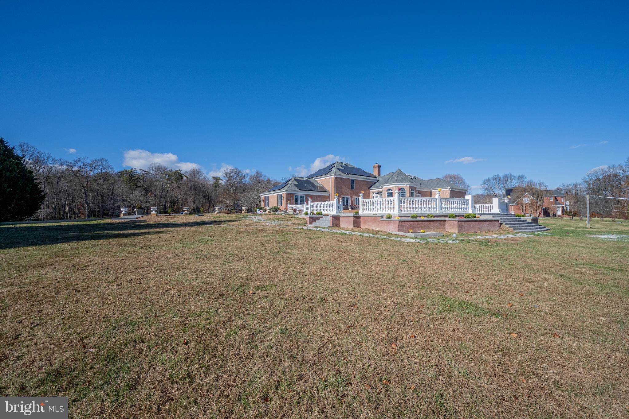 13738 LAKESIDE DRIVE