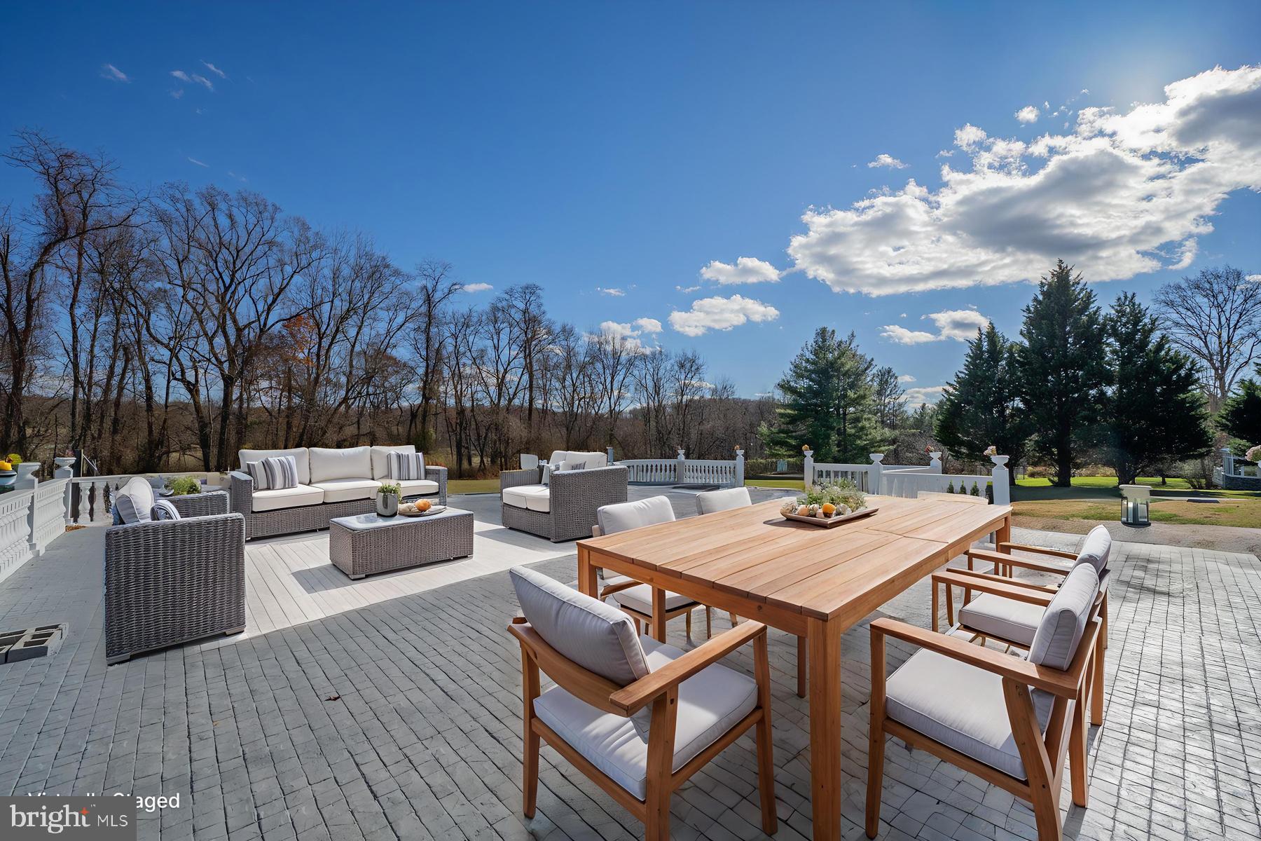 13738 LAKESIDE DRIVE