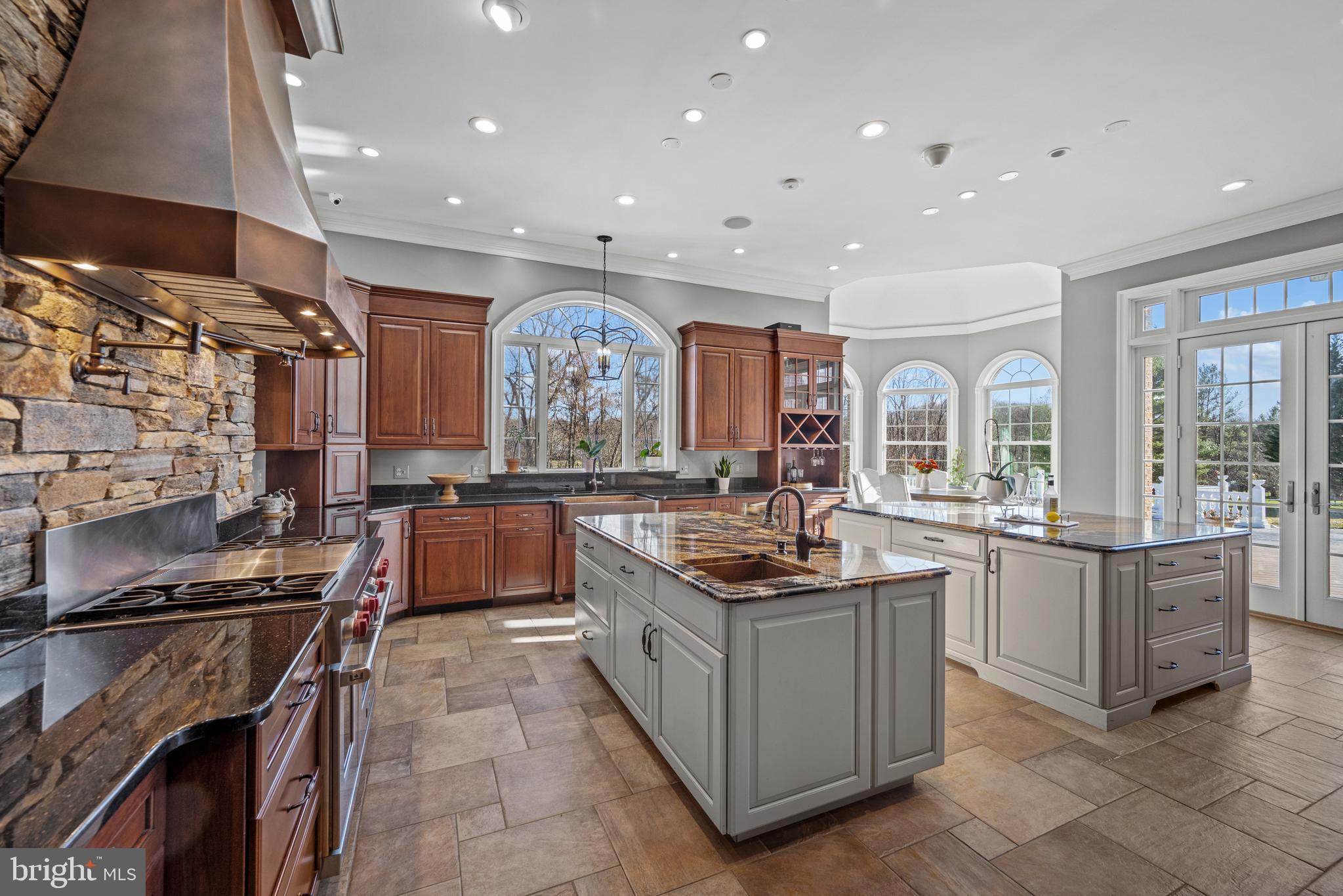 13738 LAKESIDE DRIVE