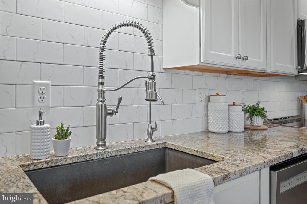 3211 HAYLOFT COURT