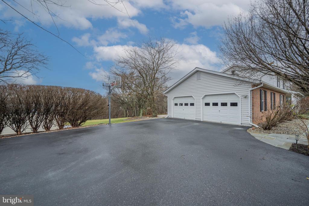 3211 HAYLOFT COURT