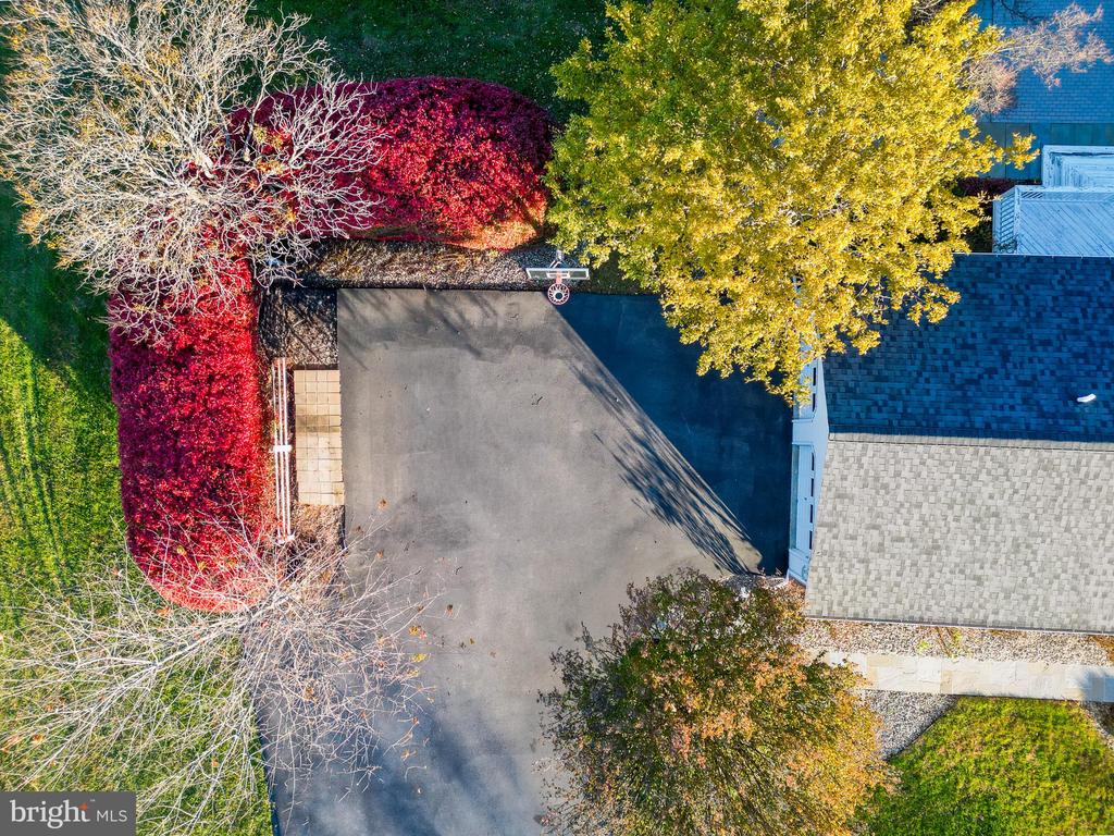 3211 HAYLOFT COURT